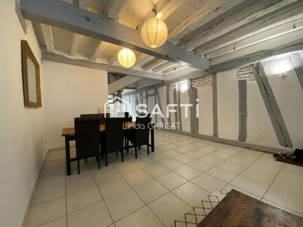 Emplacement idéal, volumes généreux, terrasse sans vis-à-vis : cette maison de ville a tout pour vous séduire !