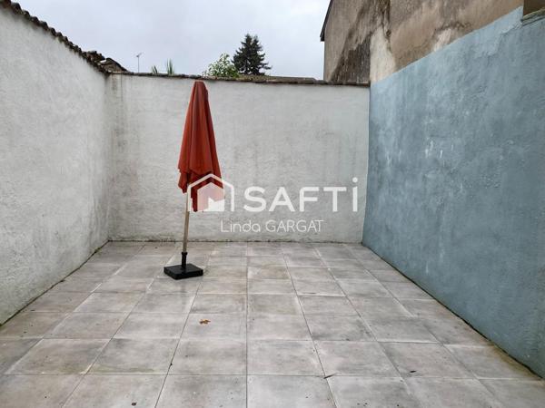 Emplacement idéal, volumes généreux, terrasse sans vis-à-vis : cette maison de ville a tout pour vous séduire !