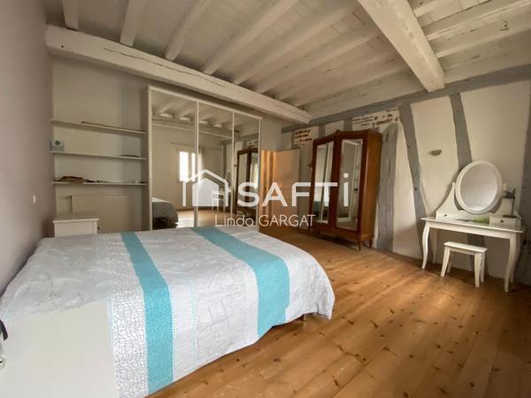 Emplacement idéal, volumes généreux, terrasse sans vis-à-vis : cette maison de ville a tout pour vous séduire !