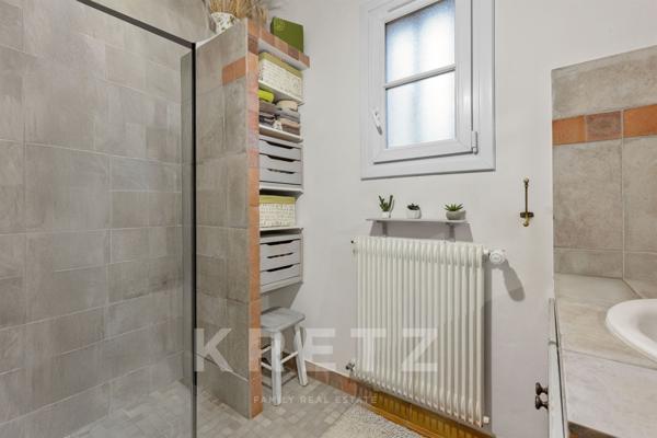 Exclusivité -Volx – Maison de charme avec jardin paysager