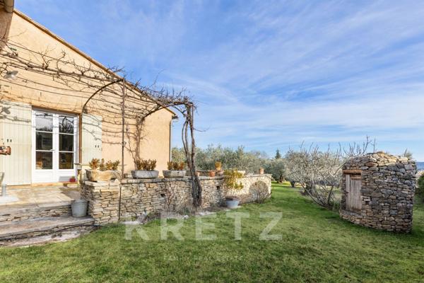 Exclusivité -Volx – Maison de charme avec jardin paysager