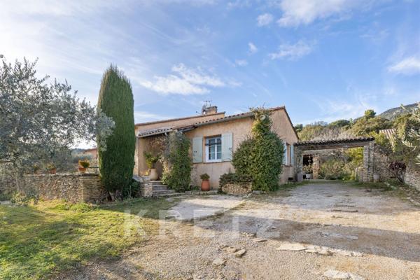 Exclusivité -Volx – Maison de charme avec jardin paysager