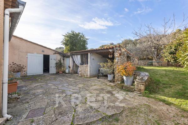 Exclusivité -Volx – Maison de charme avec jardin paysager