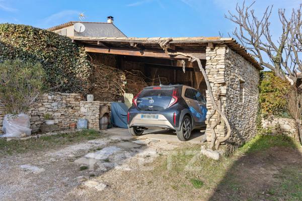 Exclusivité -Volx – Maison de charme avec jardin paysager