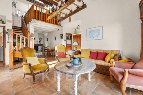 Exclusivité -Volx – Maison de charme avec jardin paysager