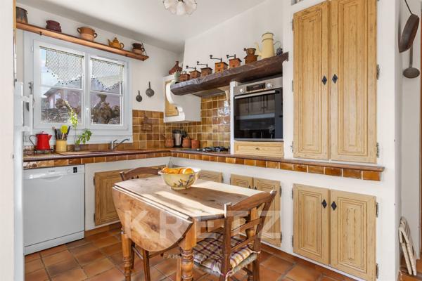 Exclusivité -Volx – Maison de charme avec jardin paysager