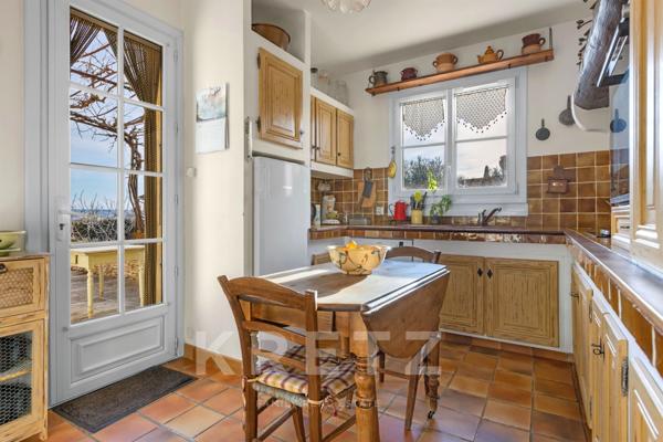 Exclusivité -Volx – Maison de charme avec jardin paysager