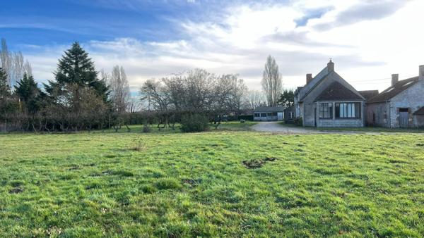 Propriété 230m2 d’habitation + 230 m2 de dépendances à rénover + annexes, sur terrain 4800m2.