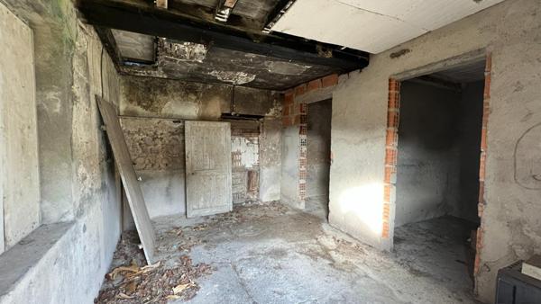 Propriété 230m2 d’habitation + 230 m2 de dépendances à rénover + annexes, sur terrain 4800m2.