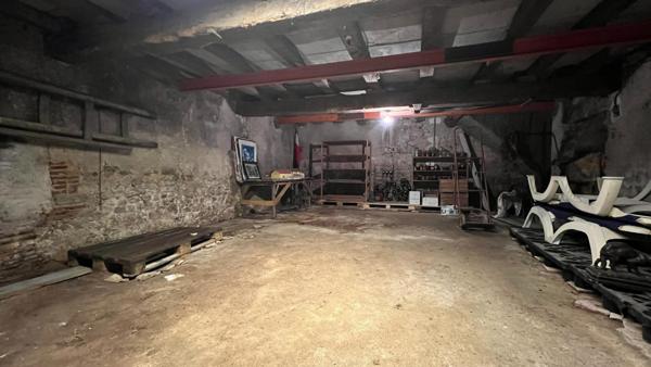 Propriété 230m2 d’habitation + 230 m2 de dépendances à rénover + annexes, sur terrain 4800m2.