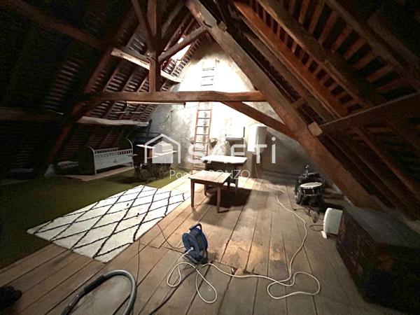 Magnifique maison de 1867 au cœur du charmant village de Magnat-l’Étrange