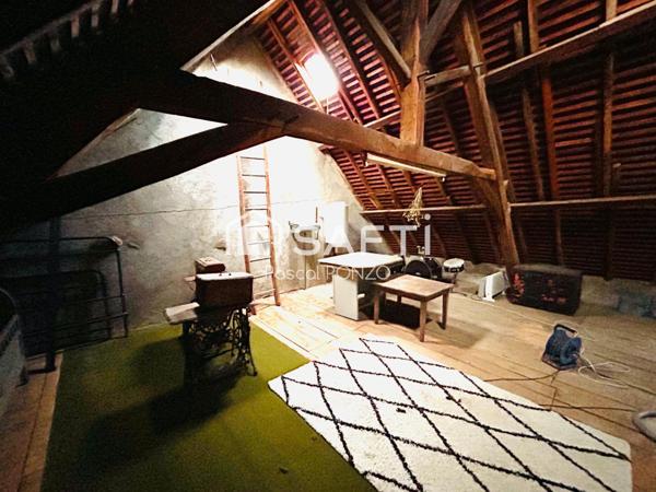 Magnifique maison de 1867 au cœur du charmant village de Magnat-l’Étrange