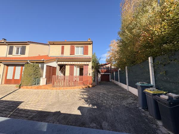 Maison
                                                                                                                                                                                                                                                                                                                        5 pièce(s)                                                                                                                                                                                                          3 chambre(s)                                                                                                                                                                                                          102  m²