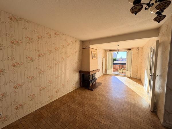 Maison
                                                                                                                                                                                                                                                                                                                        5 pièce(s)                                                                                                                                                                                                          3 chambre(s)                                                                                                                                                                                                          102  m²