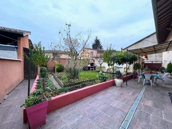 Maison de ville avec jardin et garage