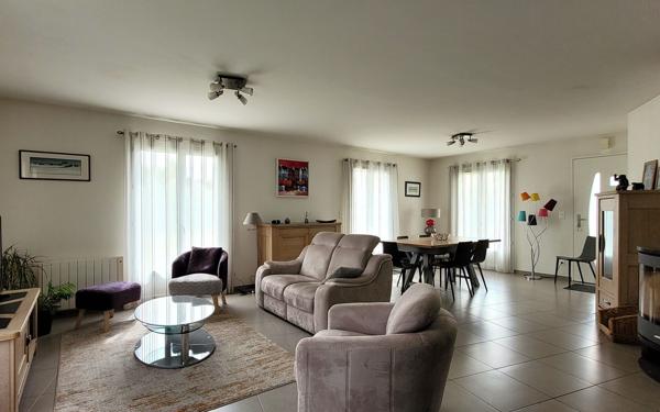 Maison à vendre    6 pièces •  Fay-aux-Loges