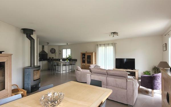 Maison à vendre    6 pièces •  Fay-aux-Loges