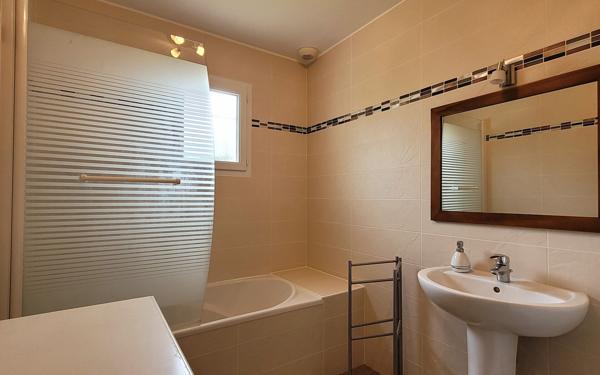 Maison à vendre    6 pièces •  Fay-aux-Loges