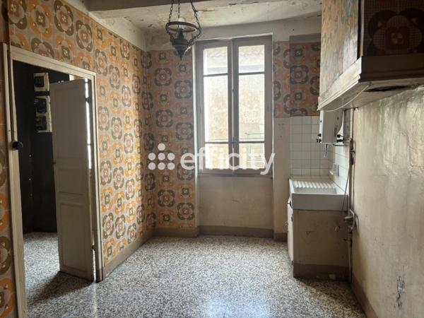 Maison
         5 pièces
        - 103 m² 61 000 € *