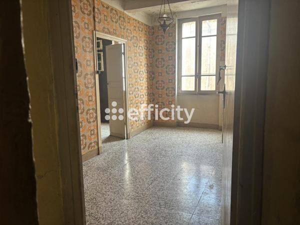 Maison
         5 pièces
        - 103 m² 61 000 € *