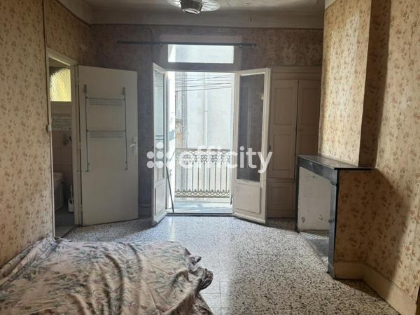 Maison
         5 pièces
        - 103 m² 61 000 € *