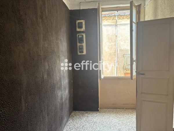 Maison
         5 pièces
        - 103 m² 61 000 € *