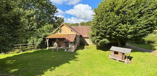 Fermette de caractère près du Mans ? Maison 201 m², dépendances et terrain de 1,1 hectare