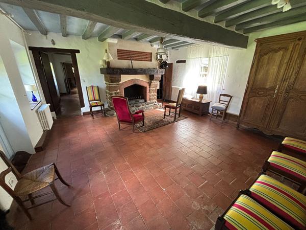 Fermette de caractère près du Mans ? Maison 201 m², dépendances et terrain de 1,1 hectare