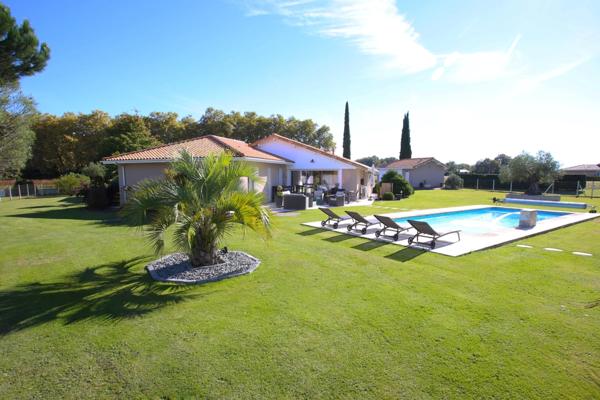 MAISON CONTEMPORAINE HAUT DE GAMME 203M2 AVEC PISCINE CHAUFFÉE ET DOUBLE GARAGE