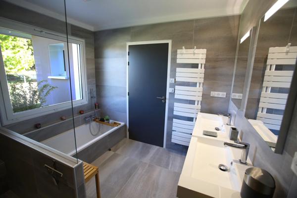 MAISON CONTEMPORAINE HAUT DE GAMME 203M2 AVEC PISCINE CHAUFFÉE ET DOUBLE GARAGE