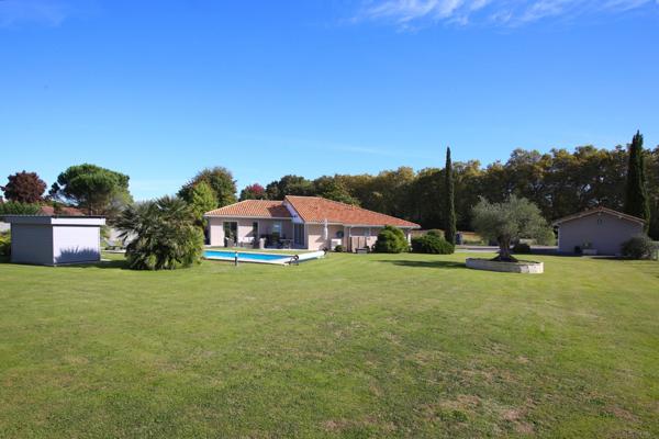 MAISON CONTEMPORAINE HAUT DE GAMME 203M2 AVEC PISCINE CHAUFFÉE ET DOUBLE GARAGE