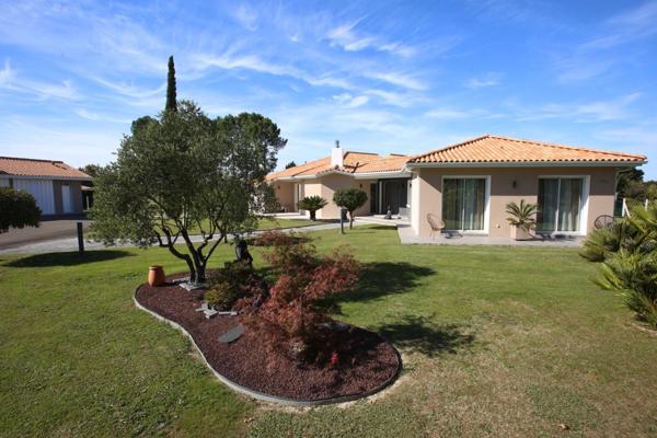 MAISON CONTEMPORAINE HAUT DE GAMME 203M2 AVEC PISCINE CHAUFFÉE ET DOUBLE GARAGE