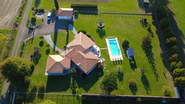 MAISON CONTEMPORAINE HAUT DE GAMME 203M2 AVEC PISCINE CHAUFFÉE ET DOUBLE GARAGE