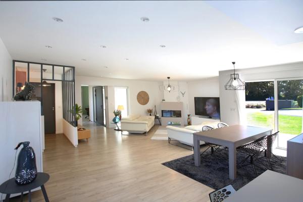 MAISON CONTEMPORAINE HAUT DE GAMME 203M2 AVEC PISCINE CHAUFFÉE ET DOUBLE GARAGE