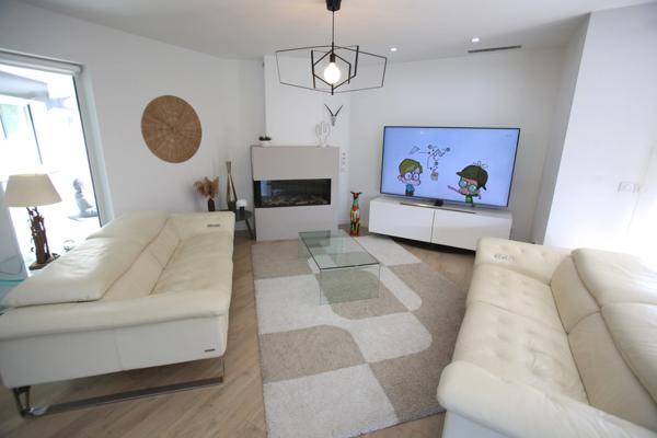 MAISON CONTEMPORAINE HAUT DE GAMME 203M2 AVEC PISCINE CHAUFFÉE ET DOUBLE GARAGE