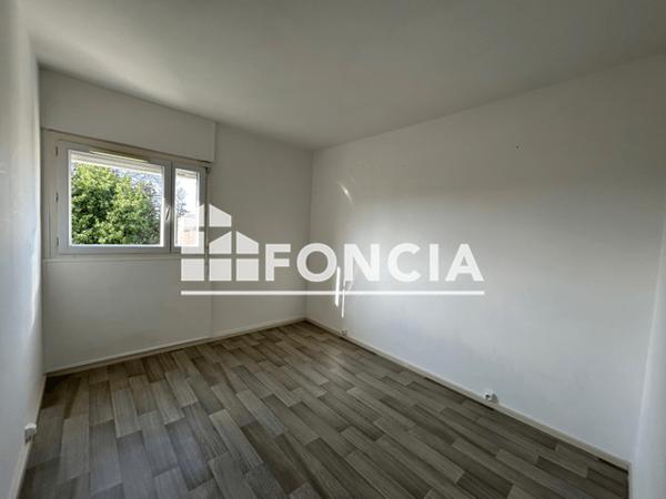 Location Appartement 5 pièces 83.5 m² - 37 AVENUE PIERRE ABELIN Chatellerault 86100