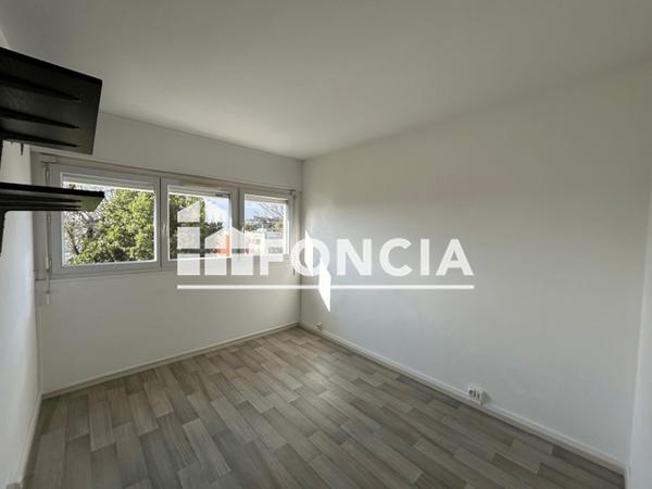 Location Appartement 5 pièces 83.5 m² - 37 AVENUE PIERRE ABELIN Chatellerault 86100