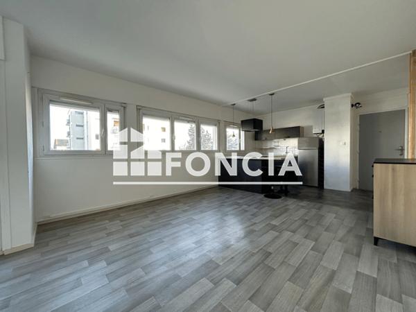 Location Appartement 5 pièces 83.5 m² - 37 AVENUE PIERRE ABELIN Chatellerault 86100