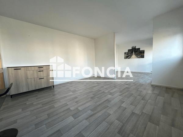 Location Appartement 5 pièces 83.5 m² - 37 AVENUE PIERRE ABELIN Chatellerault 86100