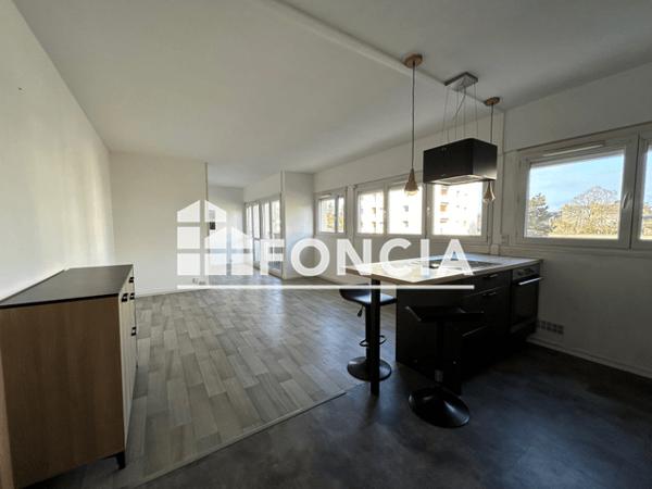 Location Appartement 5 pièces 83.5 m² - 37 AVENUE PIERRE ABELIN Chatellerault 86100