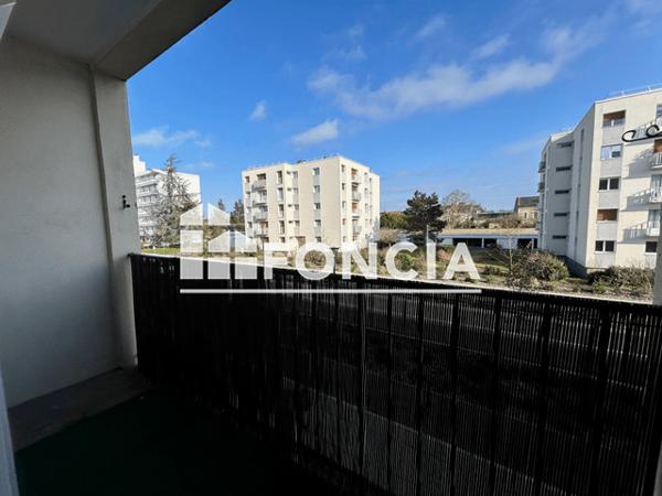 Location Appartement 5 pièces 83.5 m² - 37 AVENUE PIERRE ABELIN Chatellerault 86100