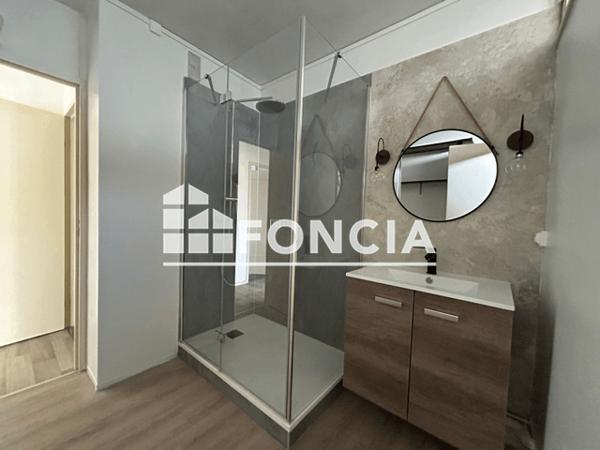 Location Appartement 5 pièces 83.5 m² - 37 AVENUE PIERRE ABELIN Chatellerault 86100