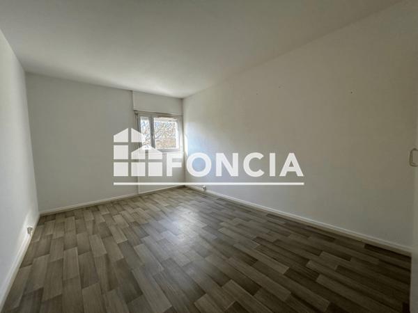 Location Appartement 5 pièces 83.5 m² - 37 AVENUE PIERRE ABELIN Chatellerault 86100