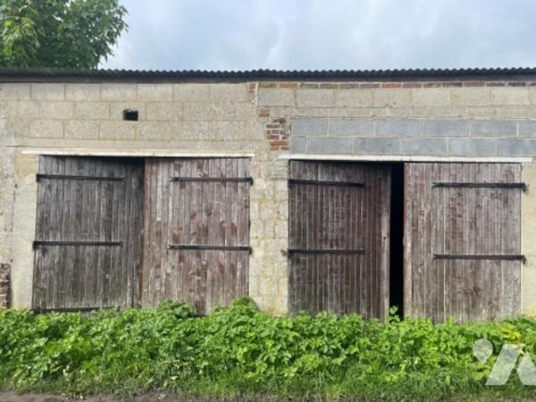 Deux garages situés à Vervins