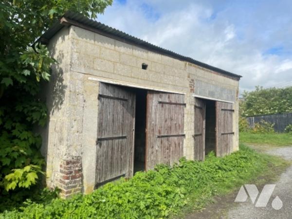 Deux garages situés à Vervins