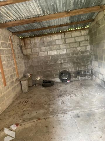 Deux garages situés à Vervins