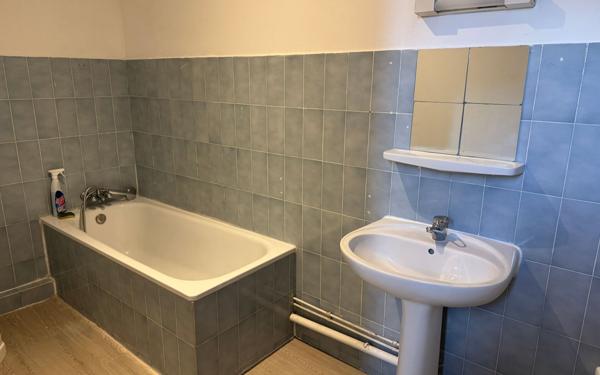 Appartement à louer    4 pièces •  Beaucaire