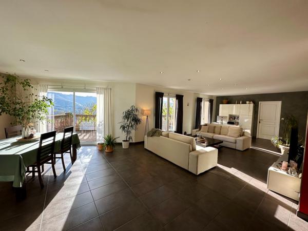 Maison familiale de plain-pied sur sous-sol