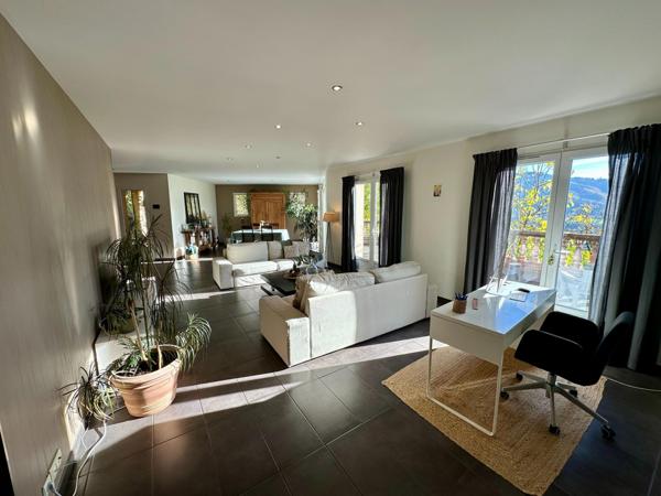 Maison familiale de plain-pied sur sous-sol