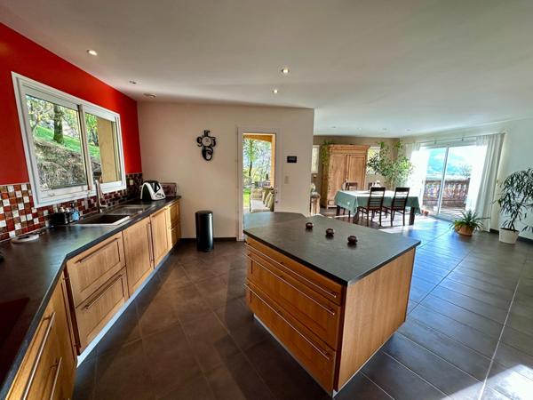 Maison familiale de plain-pied sur sous-sol